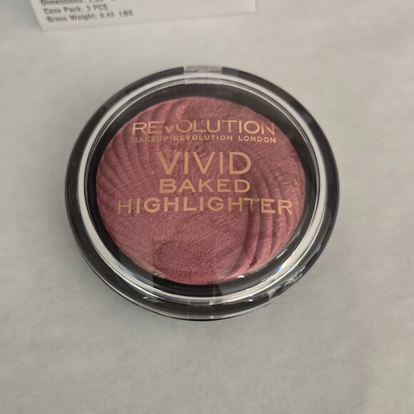 Revolution Vivid Baked Highlighter in Rose Gold Lights - Picture 2 of 3